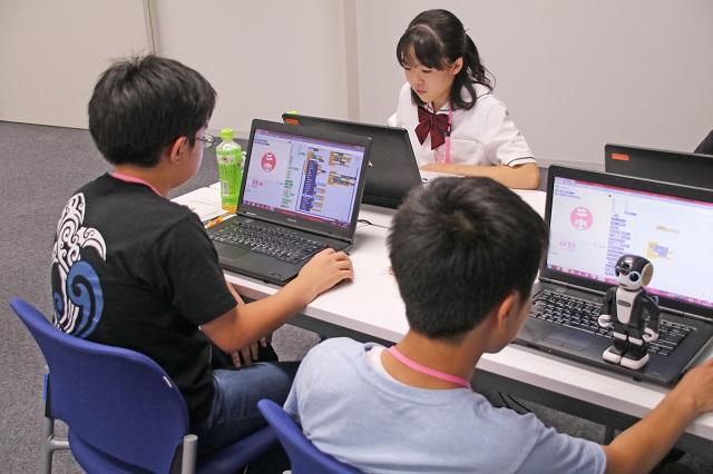 中学生向けプログラミングキャンプを開催